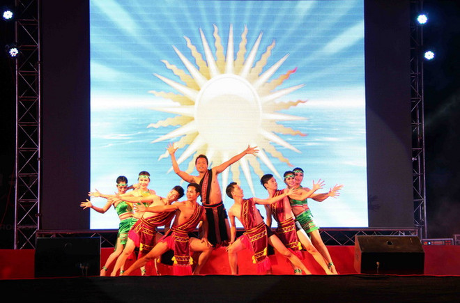 Sôi động với hội diễn văn nghệ Campuchia-Lào-Việt Nam ảnh 2