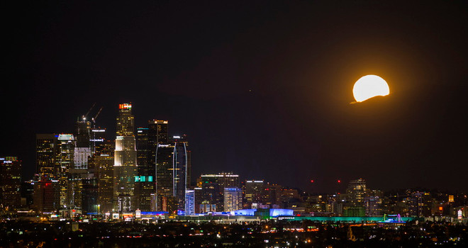 Thế giới chiêm ngưỡng "trăng lạnh" lần đầu tiên sau 38 năm ảnh 2