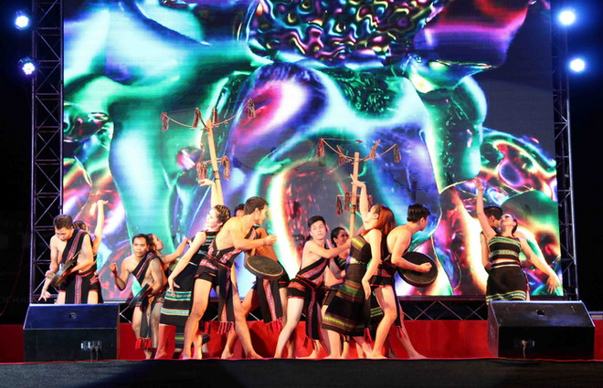 Sôi động với hội diễn văn nghệ Campuchia-Lào-Việt Nam ảnh 1