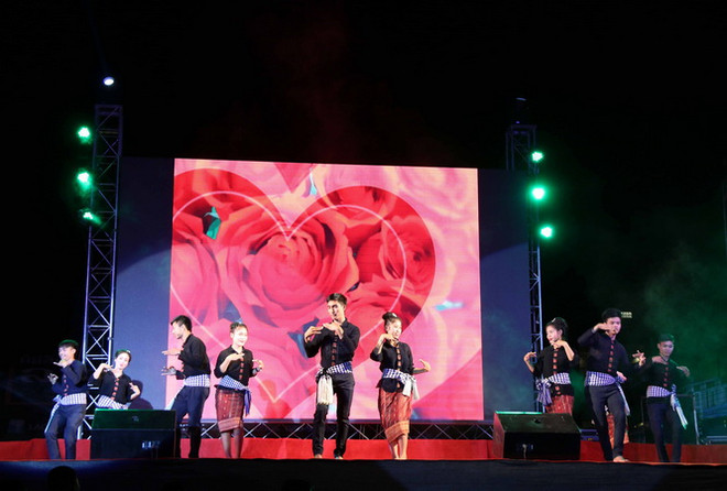Sôi động với hội diễn văn nghệ Campuchia-Lào-Việt Nam ảnh 4