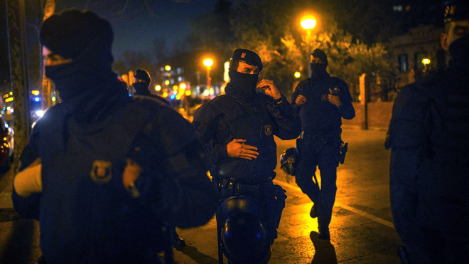 Tây Ban Nha bắt 3 kẻ tình nghi tuyển mộ các tay súng cho IS ảnh 1