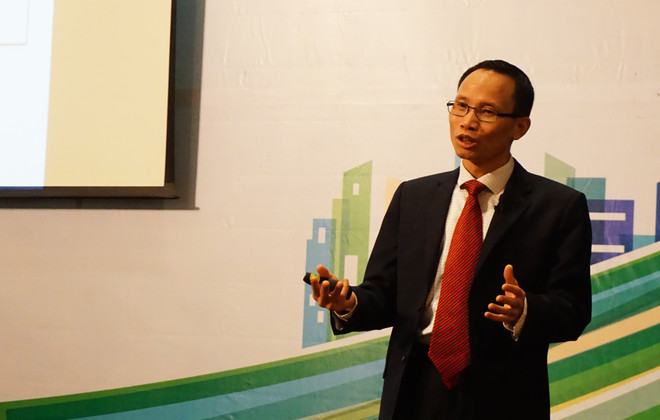 Chuyên gia kinh tế Cấn Văn Lực. (Ảnh: Võ Phương/Vietnam+) Chuyên gia nói gì về diện mạo bất động sản Việt Nam năm 2016 ảnh 2