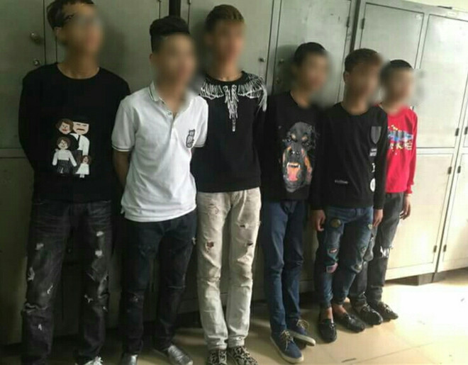 Hà Nội: Mâu thuẫn trên Facebook, “sửu nhi” ẩu đả náo loạn phố đi bộ ảnh 1