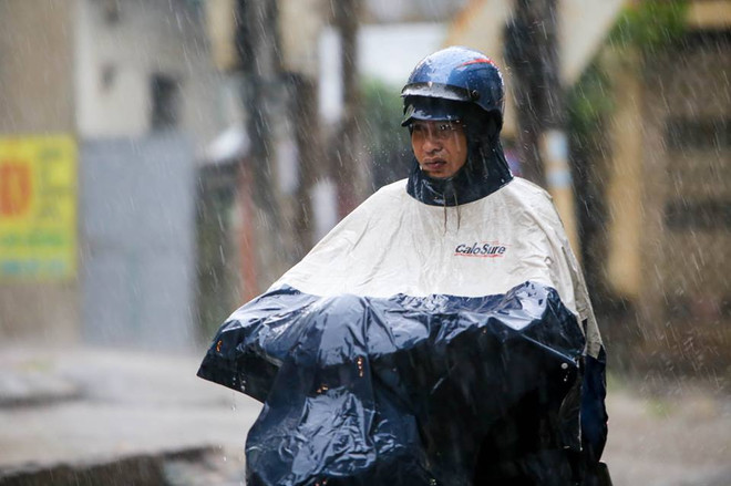 Miền Bắc giảm mưa, miền Trung đề phòng dông sét, gió giật mạnh ảnh 1