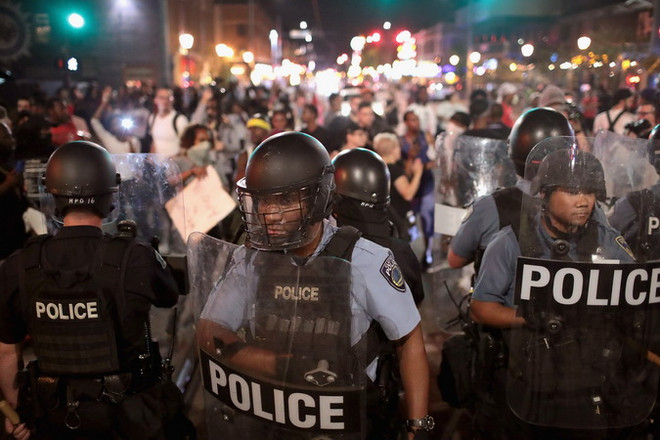 Bang Florida ban bố lệnh tình trạng khẩn cấp vì lo xung đột sắc tộc ảnh 1