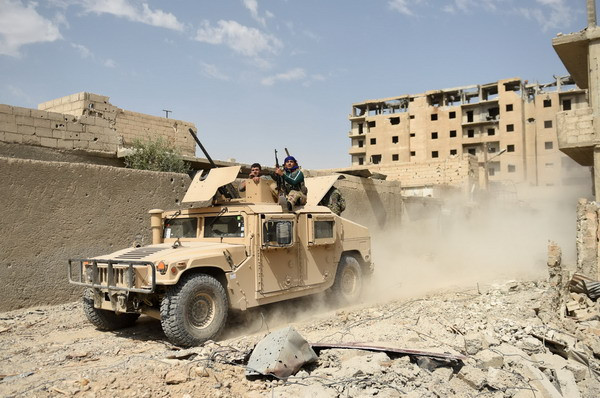 Mỹ bác bỏ việc đàm phán cho phép IS rút lui khỏi Raqqa ảnh 1