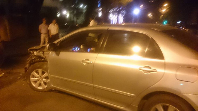 Tài xế say xỉn lạng lách, vượt đèn đỏ tông vào xe máy kéo giữa đêm ảnh 3