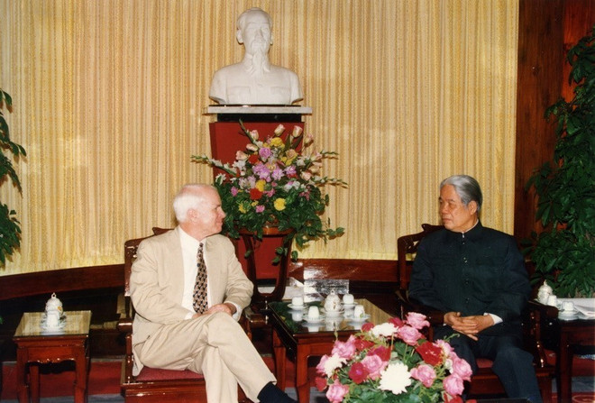 Hình ảnh Thượng nghị sỹ John McCain với các nhà lãnh đạo Việt Nam ảnh 4