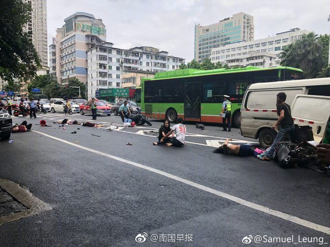 Xe tải đâm vào người đi bộ gây nhiều thương vong tại Trung Quốc ảnh 1