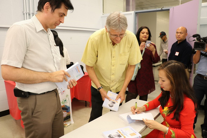 Ra mắt cuốn sách thứ 3 về Chủ tịch Hồ Chí Minh tại Canada ảnh 3