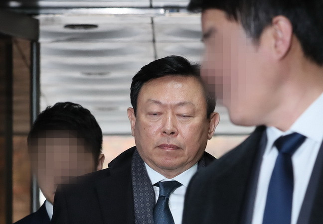 Chủ tịch tập đoàn Lotte Shin Dong-bin bị đề nghị mức án 14 năm tù ảnh 1