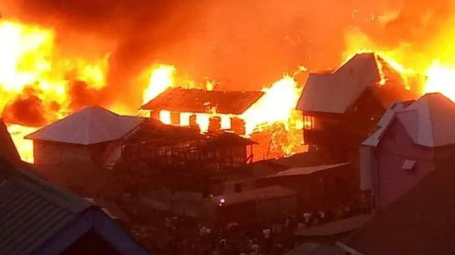 Trẻ tự nấu ăn gây hỏa hoạn thiêu rụi gần 200 ngôi nhà ảnh 1