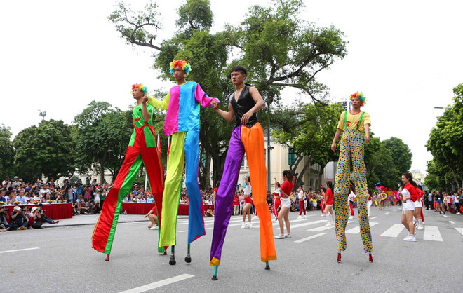 Các khu vực trong cả nước ngày nắng, đêm có mưa rào và dông ảnh 1