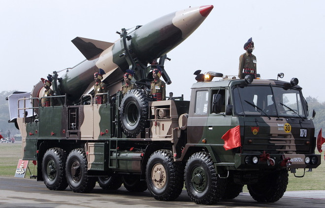 Ấn Độ thử thành công tên lửa dẫn đường và bom dẫn đường tự chế tạo ảnh 1