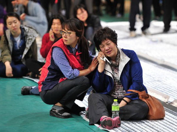 Đắm phà ở Hàn Quốc: Nạn nhân gửi tin nhắn cho người thân? ảnh 1