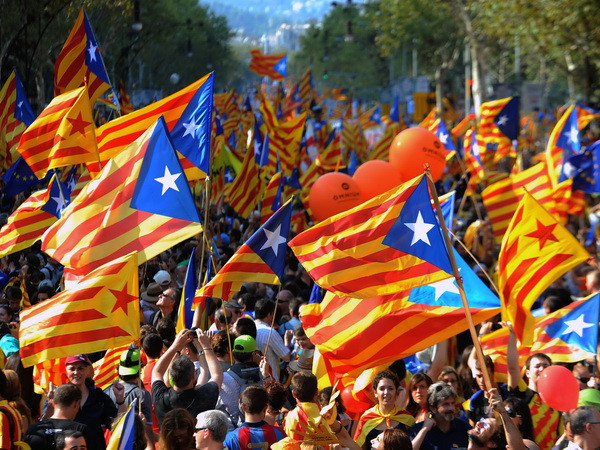 Tây Ban Nha phản đối trưng cầu dân ý về độc lập Catalonia ảnh 1