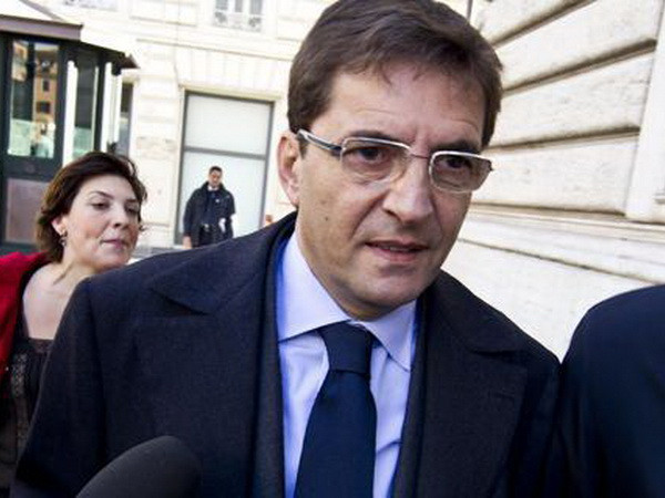 Cựu Thứ trưởng kinh tế Italy bị bắt vì dính líu đến mafia ảnh 1