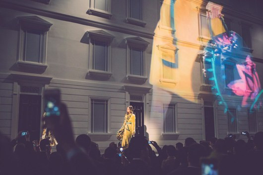 Mãn nhãn với show diễn đỉnh cao của Burberry tại Thượng Hải ảnh 1