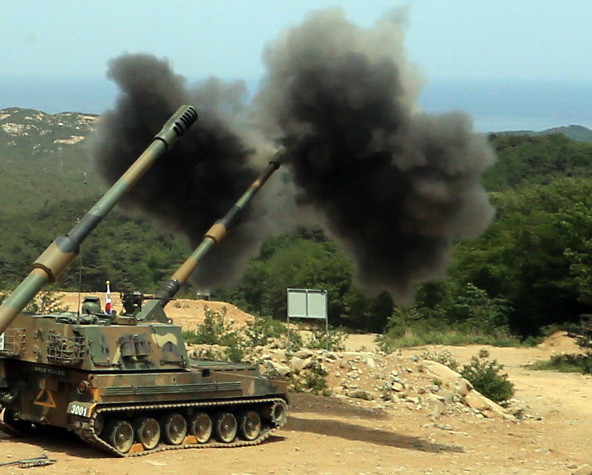 Hàng nghìn thủy thủ và binh sỹ Hàn Quốc tập trận đổ bộ trên Hoàng Hải ảnh 1