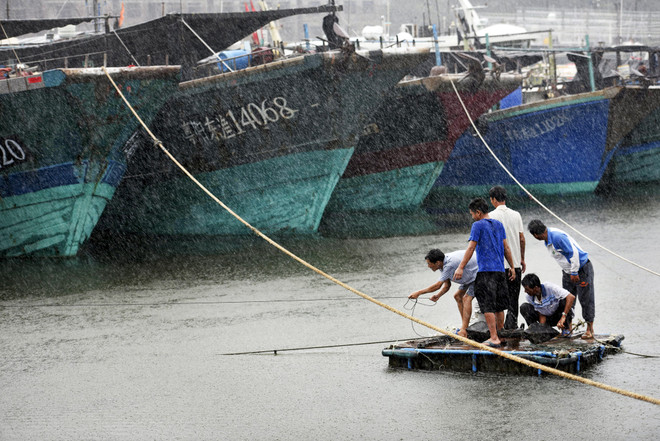 Bão Kujira đổ bộ miền Nam Trung Quốc kèm mưa lớn và gió mạnh ảnh 1