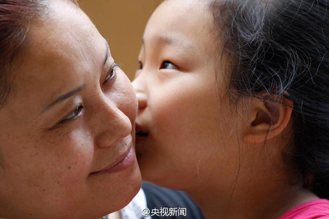 [Photo] Câu chuyện xúc động của bé gái biết làm việc nhà từ 3 tuổi ảnh 4