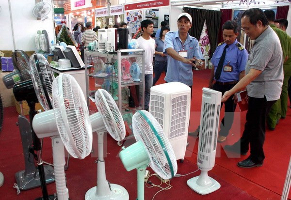 Thị trường điện lạnh: Quạt phun sương không làm khô da hút khách ảnh 1