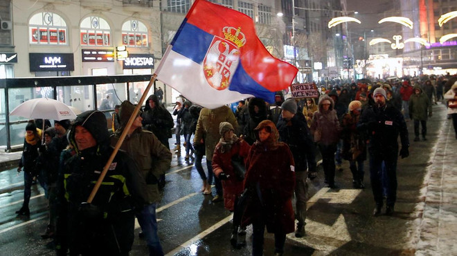 Hàng nghìn người dân Serbia biểu tình phản đối Tổng thống Vucic ảnh 1