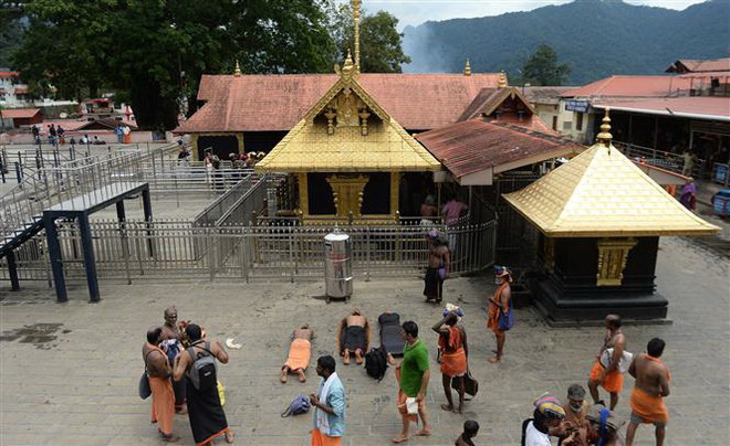 Thêm một người phụ nữ Ấn Độ bước chân vào đền thiêng Sabarimala ảnh 1
