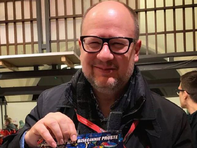 Ba Lan: Hàng trăm người chứng kiến thị trưởng bị tấn công bằng dao ảnh 1