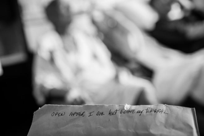 Tình yêu của cặp vợ chồng bị ung thư qua những bức ảnh của con gái ảnh 11