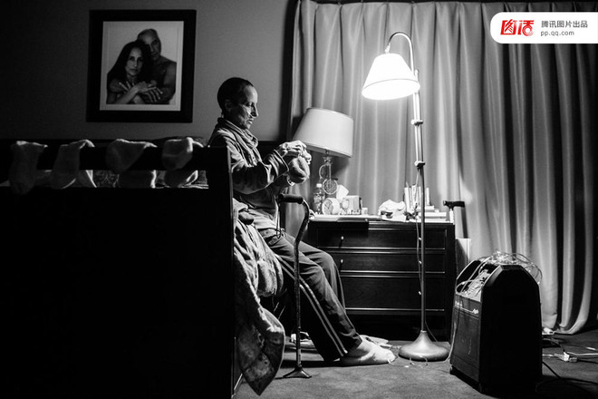 Tình yêu của cặp vợ chồng bị ung thư qua những bức ảnh của con gái ảnh 14