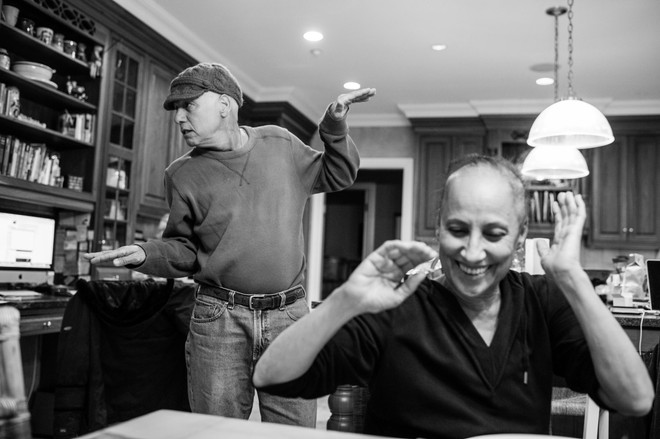 Tình yêu của cặp vợ chồng bị ung thư qua những bức ảnh của con gái ảnh 4