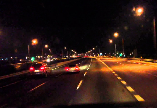 Bi hài chuyện người chồng để quên vợ ở trạm nghỉ cao tốc ảnh 1