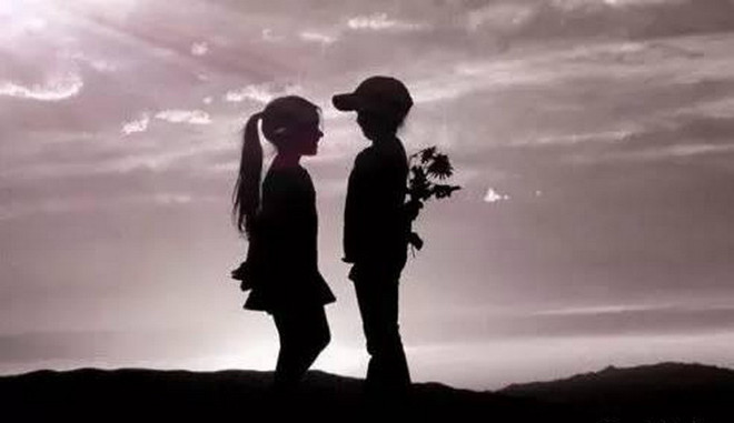 Cậu bé 11 tuổi mua điện thoại hơn 30 triệu đồng tặng "bạn gái" ảnh 1