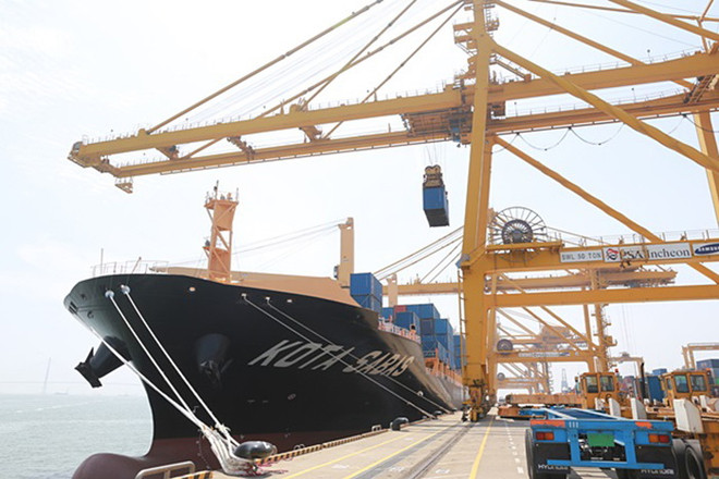 Thuyền viên Trung Quốc trèo qua hàng rào an ninh xâm nhập vào Hàn Quốc ảnh 1