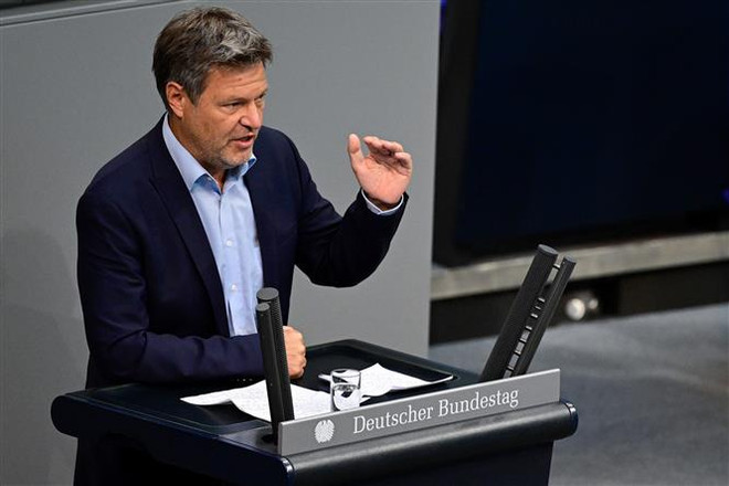 Phó Thủ tướng Đức thăm Ukraine thảo luận tái thiết, hợp tác năng lượng ảnh 1