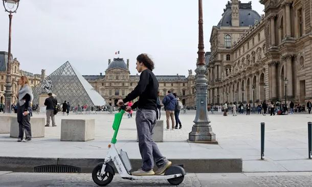 Pháp: Thủ đô Paris sẽ cấm việc sử dụng xe scooter điện ảnh 1