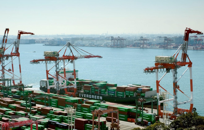 Cảng container quốc tế ở Tokyo, Nhật Bản. (Ảnh: AFP/TTXVN) Thâm hụt thương mại của Nhật Bản lên mức kỷ lục 160 tỷ USD ảnh 1