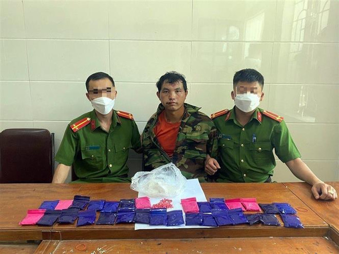 Bắt giữ đối tượng mua bán trái phép ma túy có hành vi manh động ảnh 1