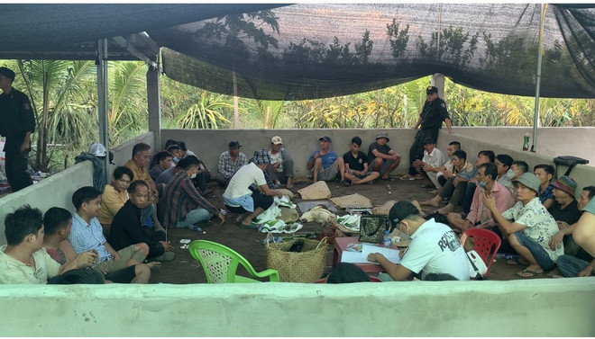 Long An: Phá ổ cờ bạc quy mô lớn, bắt quả tang 56 đối tượng ảnh 1