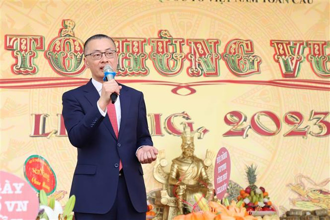 Đại sứ Vũ Quang Minh phát biểu tại Lễ giỗ Tổ Hùng Vương. (Ảnh: Mạnh Hùng/TTXVN) Cộng đồng người Việt Nam tại Đức tổ chức Lễ giỗ Tổ Hùng Vương ảnh 2