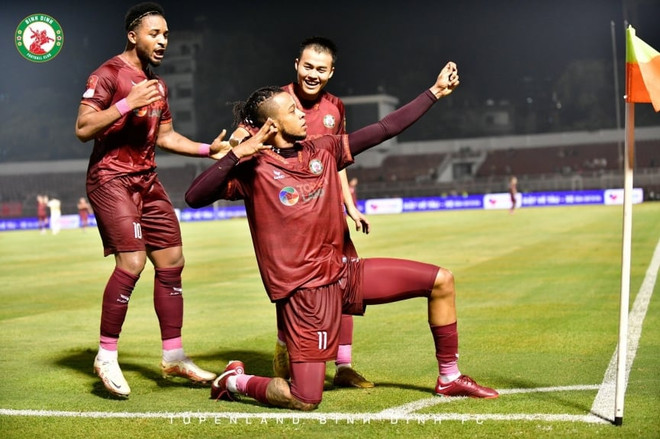 TP Hồ Chí Minh và Topenland Bình Định chia điểm trên sân Thống Nhất ảnh 1