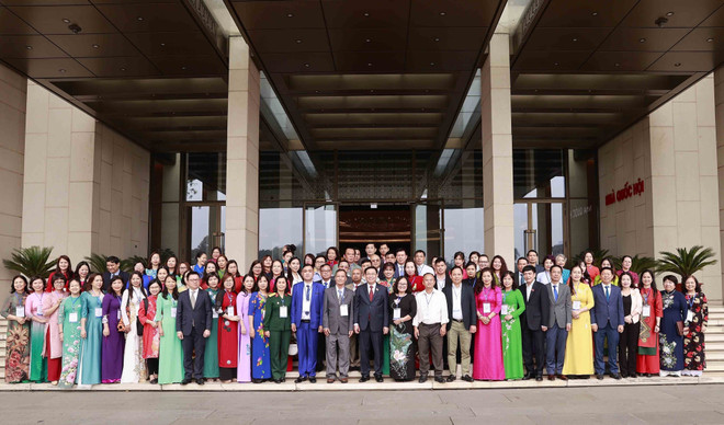 Chủ tịch Quốc hội: Nữ nhà báo luôn là 'những bông lau bằng thép' ảnh 2