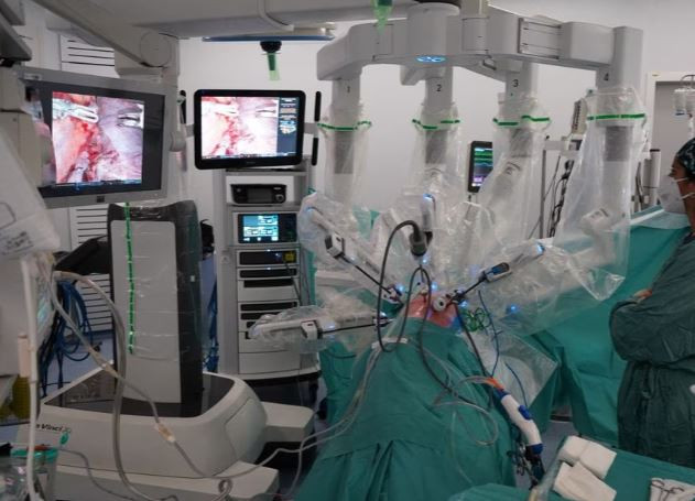 Robot hỗ trợ thành công ghép phổi không cần cắt xương sườn ảnh 1