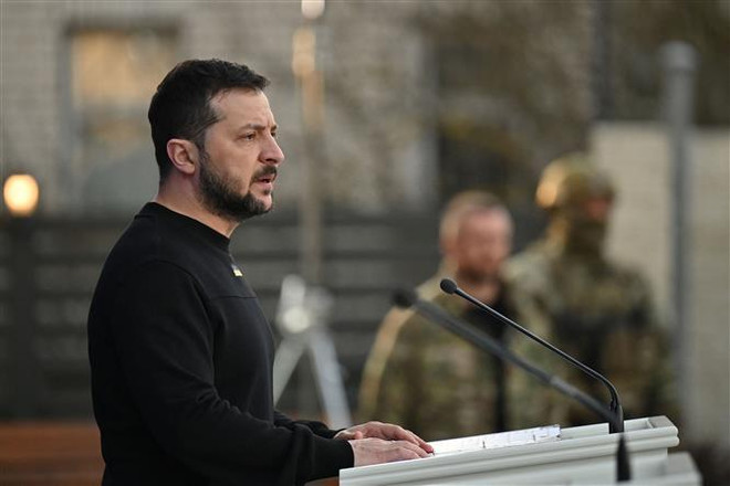 Tổng thống Ukraine Volodymyr Zelensky. (Ảnh: AFP/TTXVN) Tổng thống Zelensky kêu gọi EBRD tăng tốc các dự án ở Ukraine ảnh 1