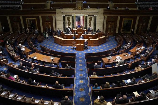 Toàn cảnh một phiên họp của Hạ viện Mỹ ở Washington DC. (Ảnh: AFP/TTXVN) Hạ viện Mỹ thúc đẩy dự luật cắt giảm chi tiêu và tăng trần nợ công ảnh 1