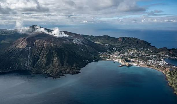 Phát hiện khả năng 'ăn CO2' nhanh kinh ngạc của vi khuẩn núi lửa ảnh 1