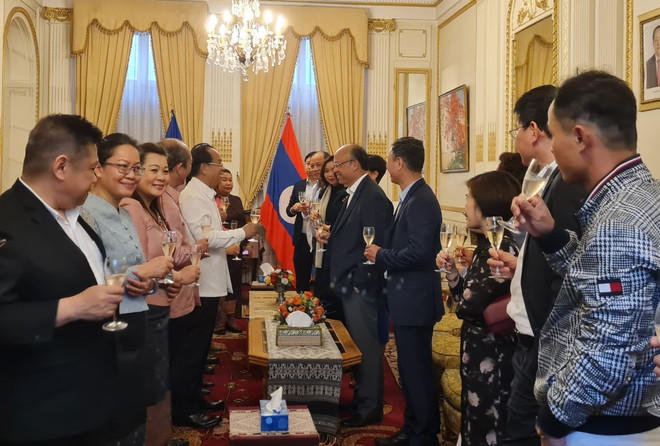 ĐSQ Việt Nam tại Pháp chúc mừng Tết cổ truyền Bunpimay của Lào ảnh 2