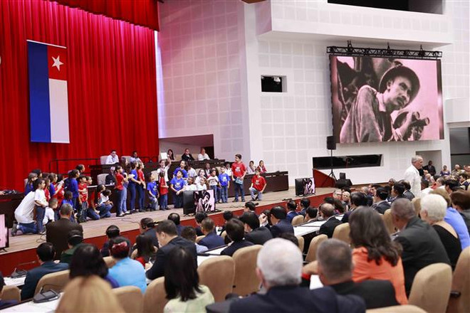 Tiết mục văn nghệ chào mừng đoàn Việt Nam tại phiên họp. (Ảnh: Doãn Tấn/TTXVN) Chủ tịch Quốc hội phát biểu tại Phiên họp đặc biệt của Quốc hội Cuba ảnh 4