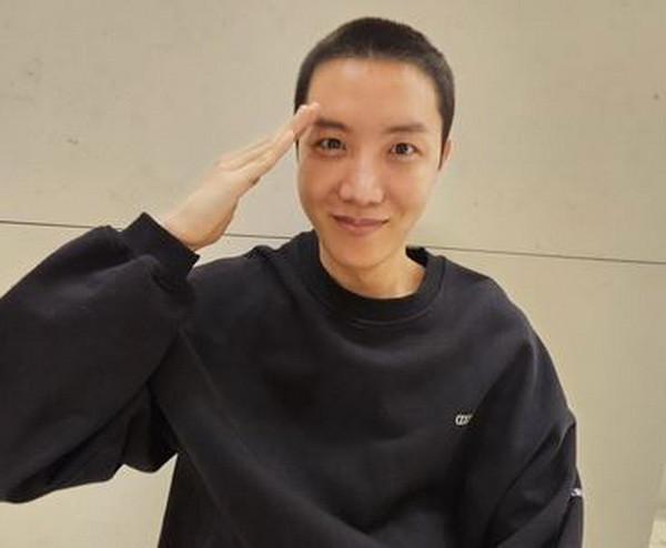 Thành viên J-Hope của nhóm BTS bắt đầu nhập ngũ từ ngày 18/4 ảnh 1